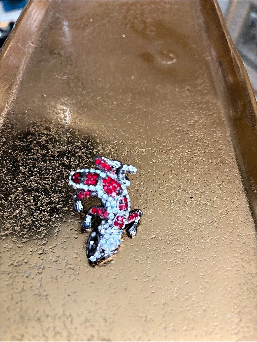 Animal Ring in Clear, White & Red Rhinestones In A Shaped Lizard or Gecko. Like